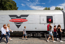Silný příběh o drogách jako prevence. Revolution Train zastaví na den v Krumlově Silný příběh o drogách jako prevence. Revolution Train zastaví na den v Krumlově